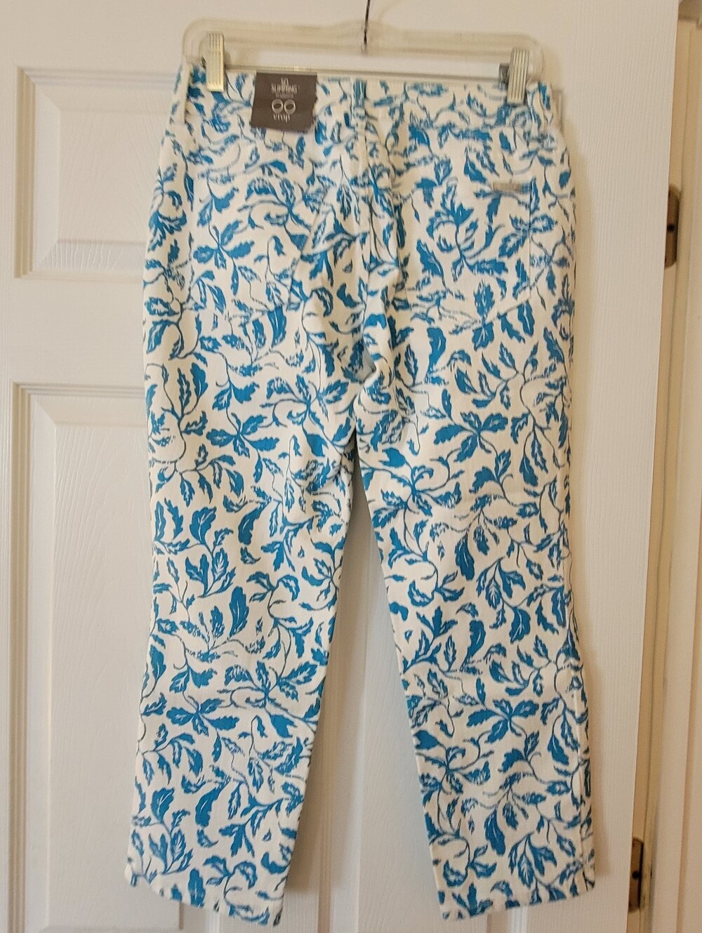 NWT Chico’s So Slimming 00 Crop white jeans with blue floral print. Brand New!